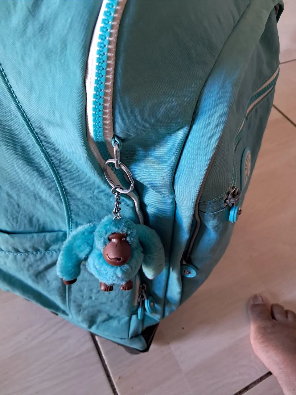 Mochila da kipling com rodinhas e puchador impecável  - Foto 5