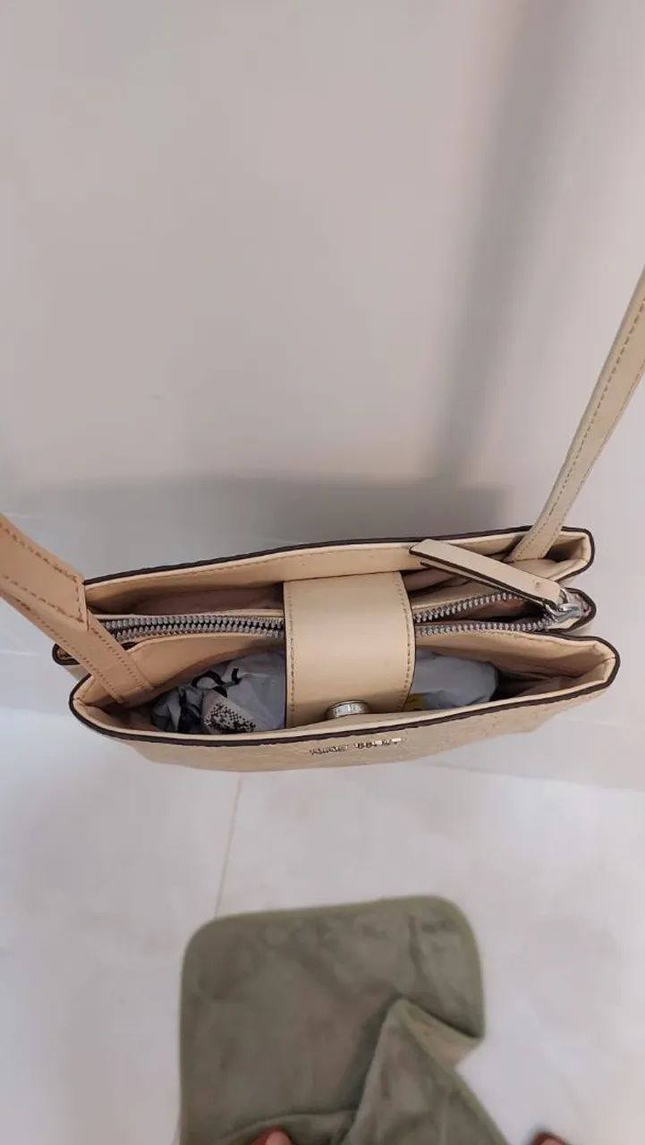 Bolsa Nine West;3 divisórias uma com Ziper;24cm de Largura