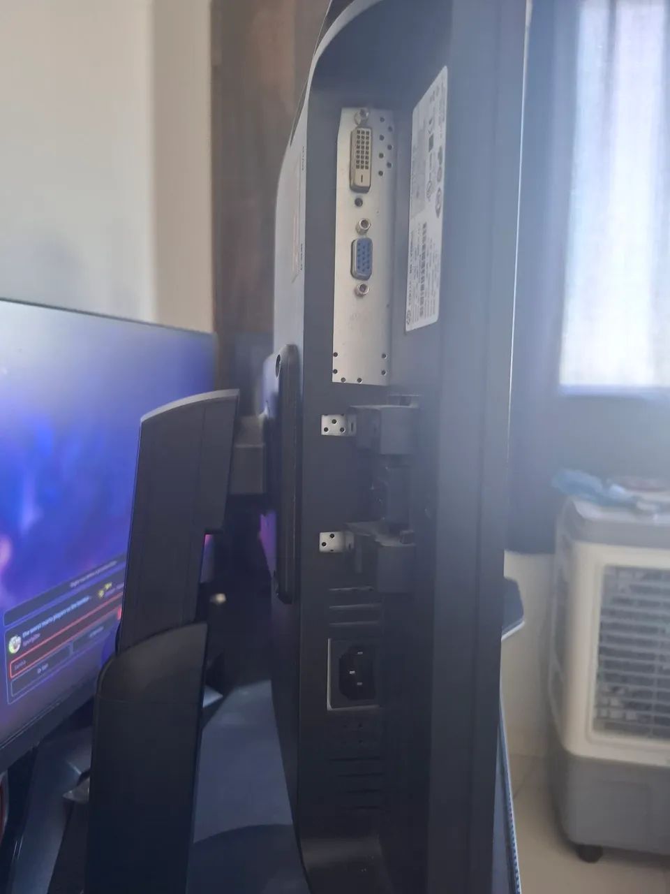 Monitor HP E2011P 20" LED - 1600x900 - 60Hz - VGA/DVI - Pivot - Foto 4