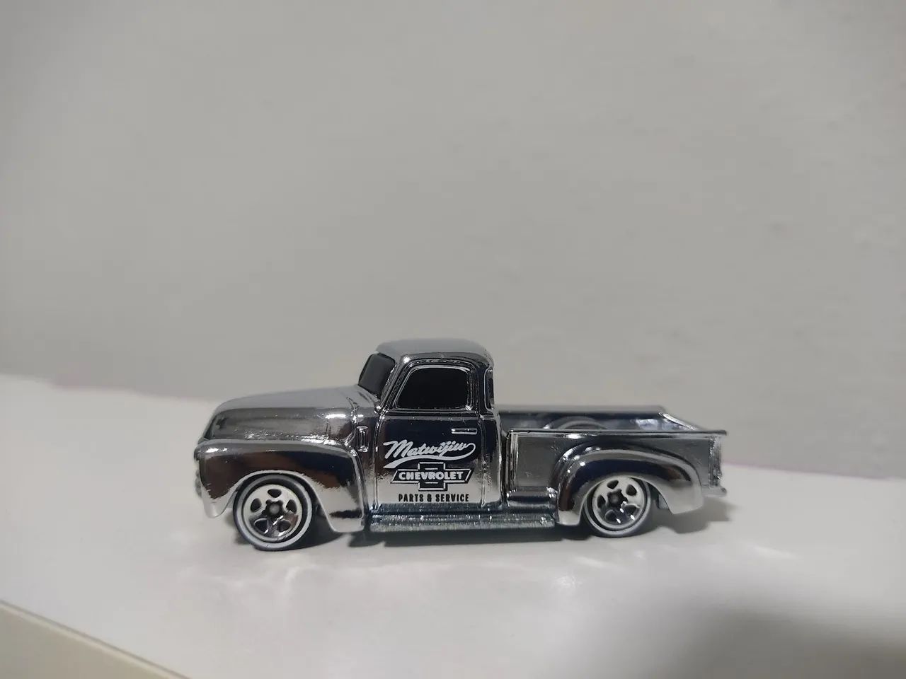 HOT WHEELS 52 CHEVY CLASSICS (CROMADO)