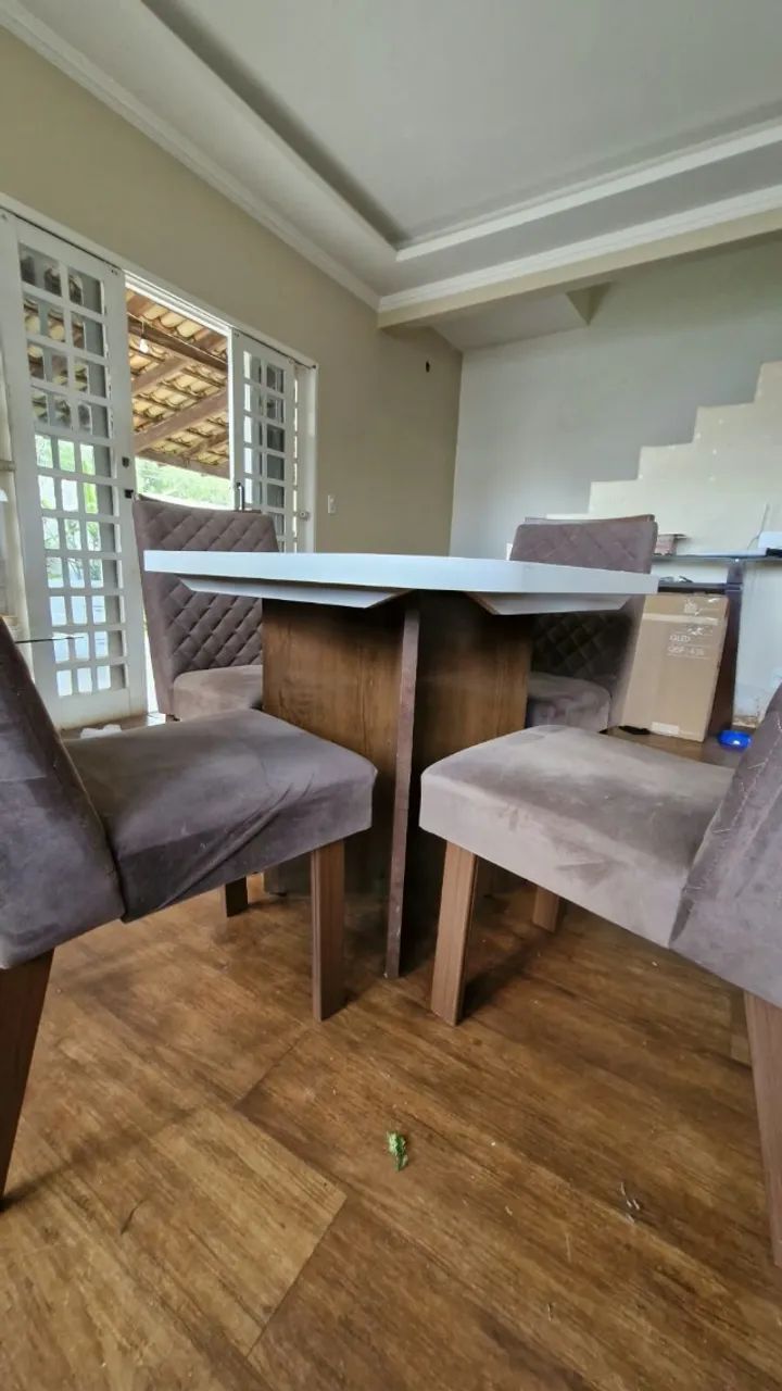 Mesa de Jantar com quatro cadeiras  - Foto 4