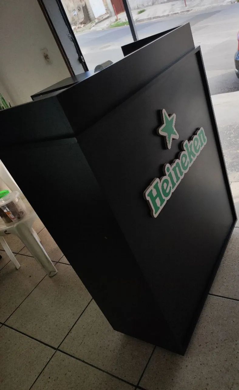 Vendo balcão expositor com balcão de caixa , material em MDF 