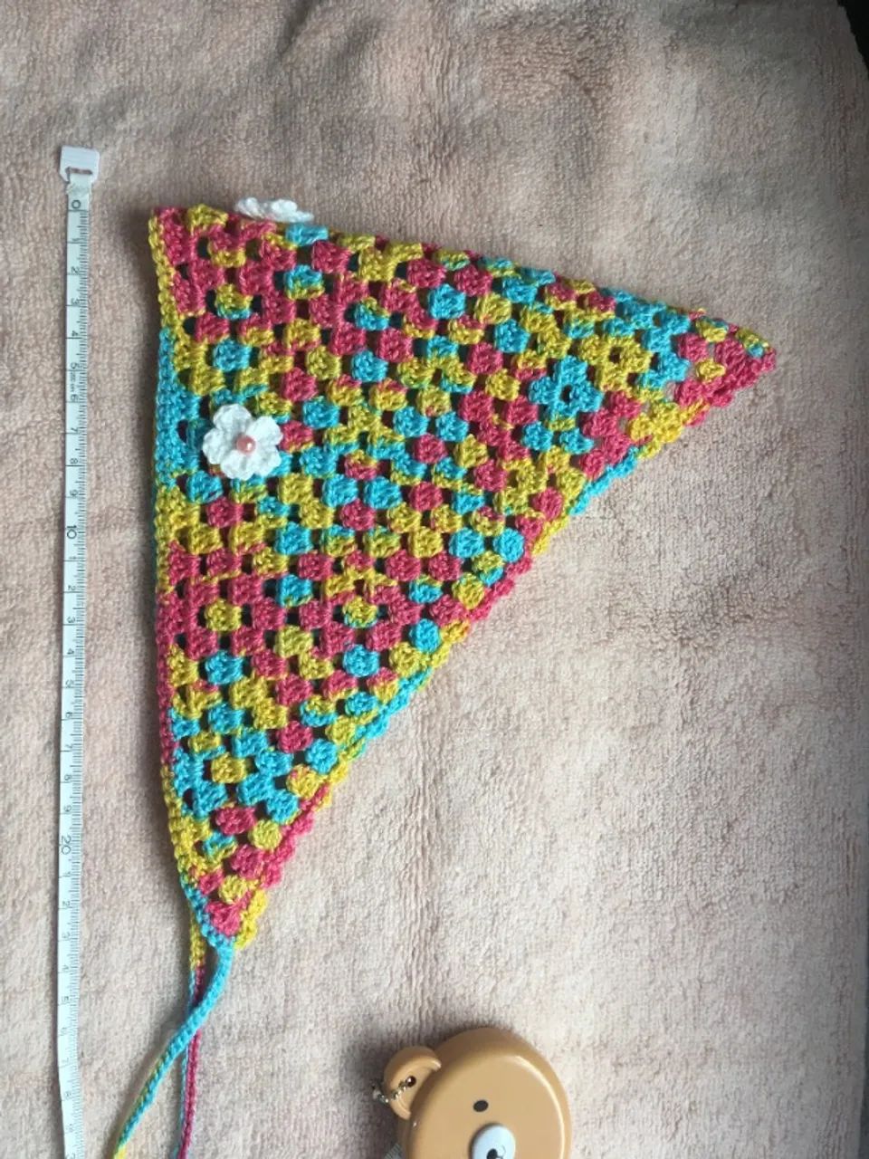 Bandana / Lenço de Crochê Colorido com Flores Brancas - Foto 4