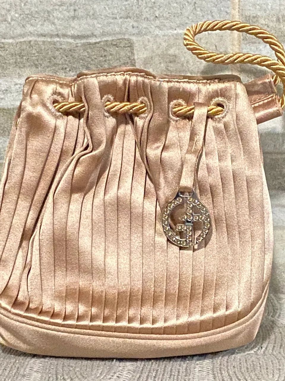 Bolsa estilo (bucket) da renomada grife Giorgio Armani - Foto 4