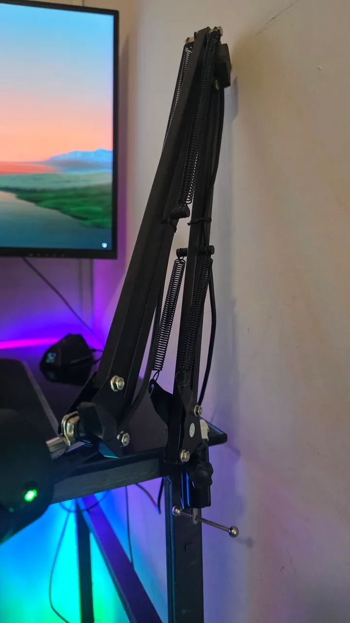Microfone Razer Seiren X com braço articulado e pop filter - Foto 4