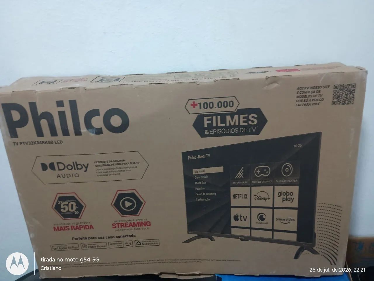 uma TV de 32 polegadas Philco de LED 