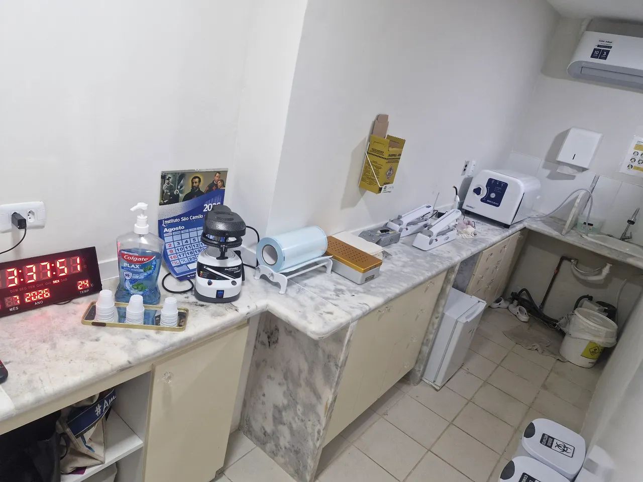 Bancada em mármore e gavetas  - Foto 4