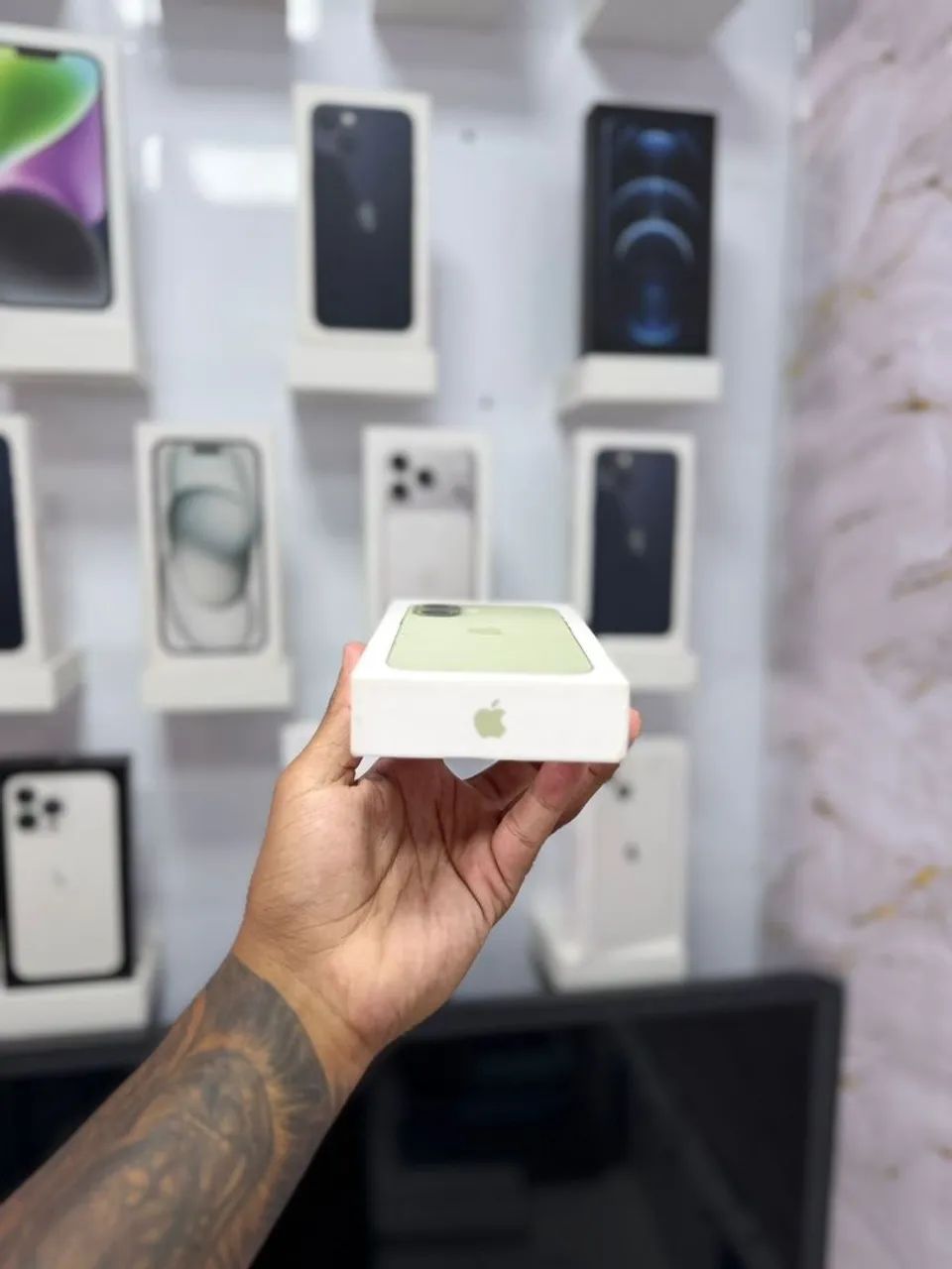 IPHONE 17 256GB VERDE<br>R$ 5.999,00 TOP - Foto 2