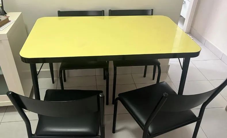 Mesa de jantar em ótimo estado - Foto 2