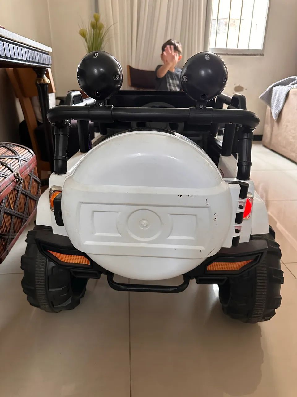 Mini carro elétrico Jipe branco 