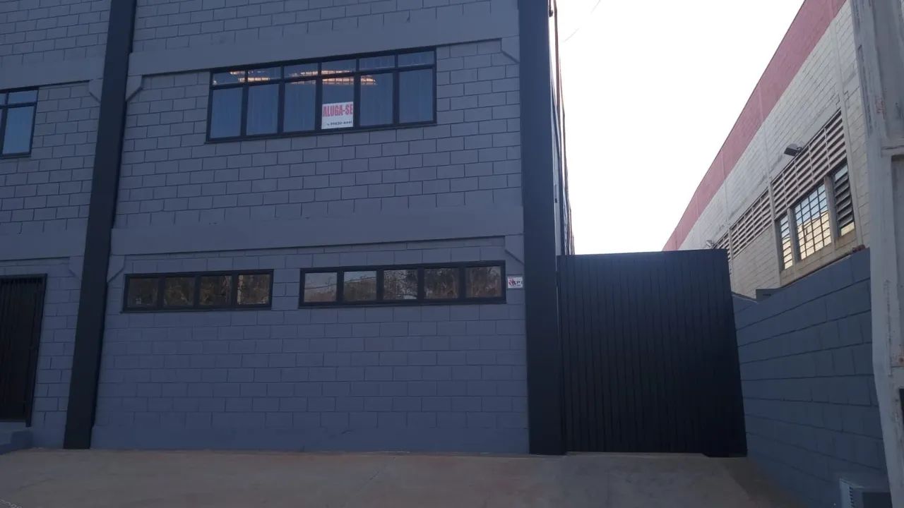 Galpão 1.050m e 1.250m para alugar em ótima localização - Foto 3