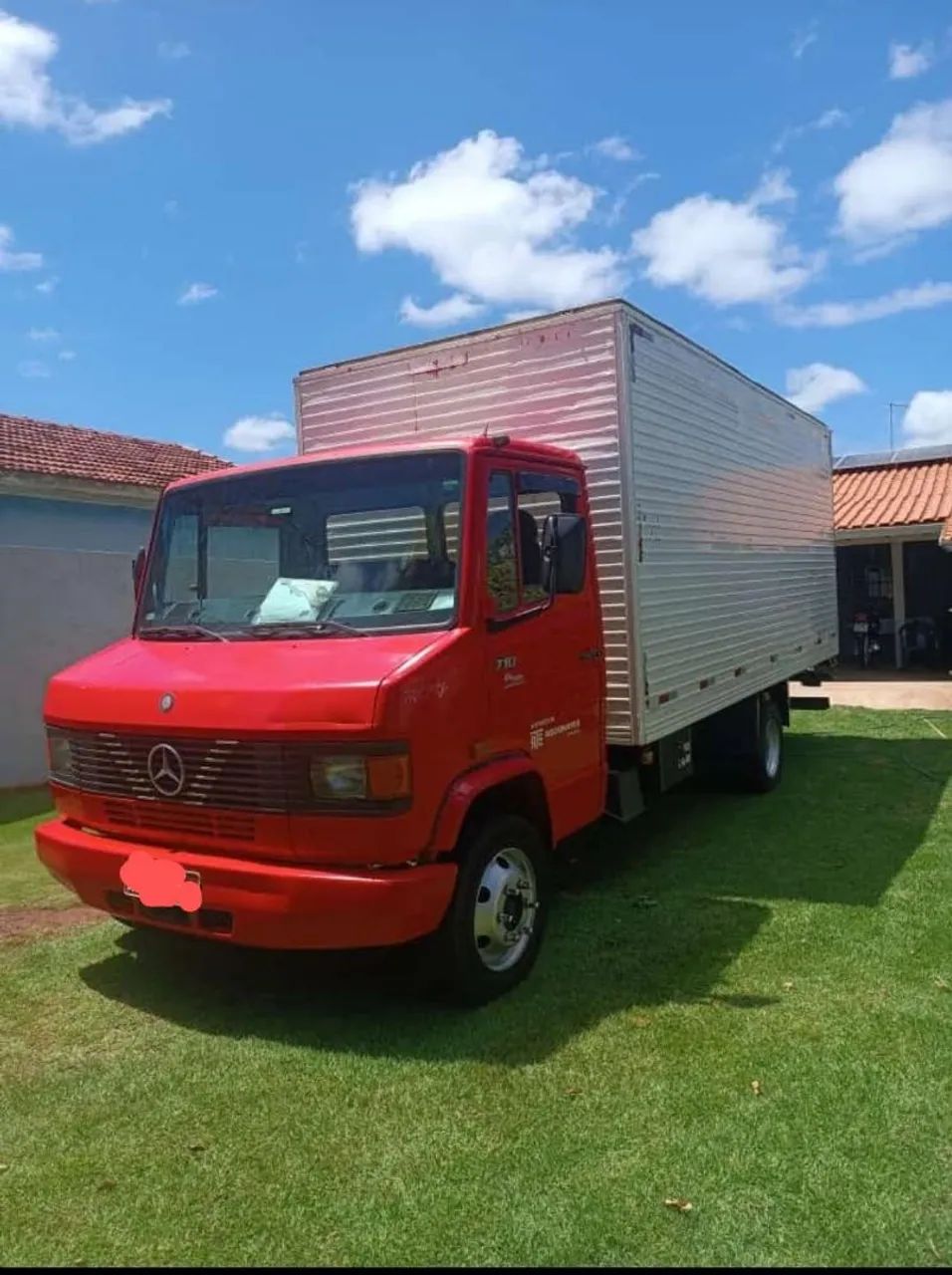 Vendo MB 710 Plus 2010/2011. Baú com 5,40 Mts de comprimento. - Foto 2