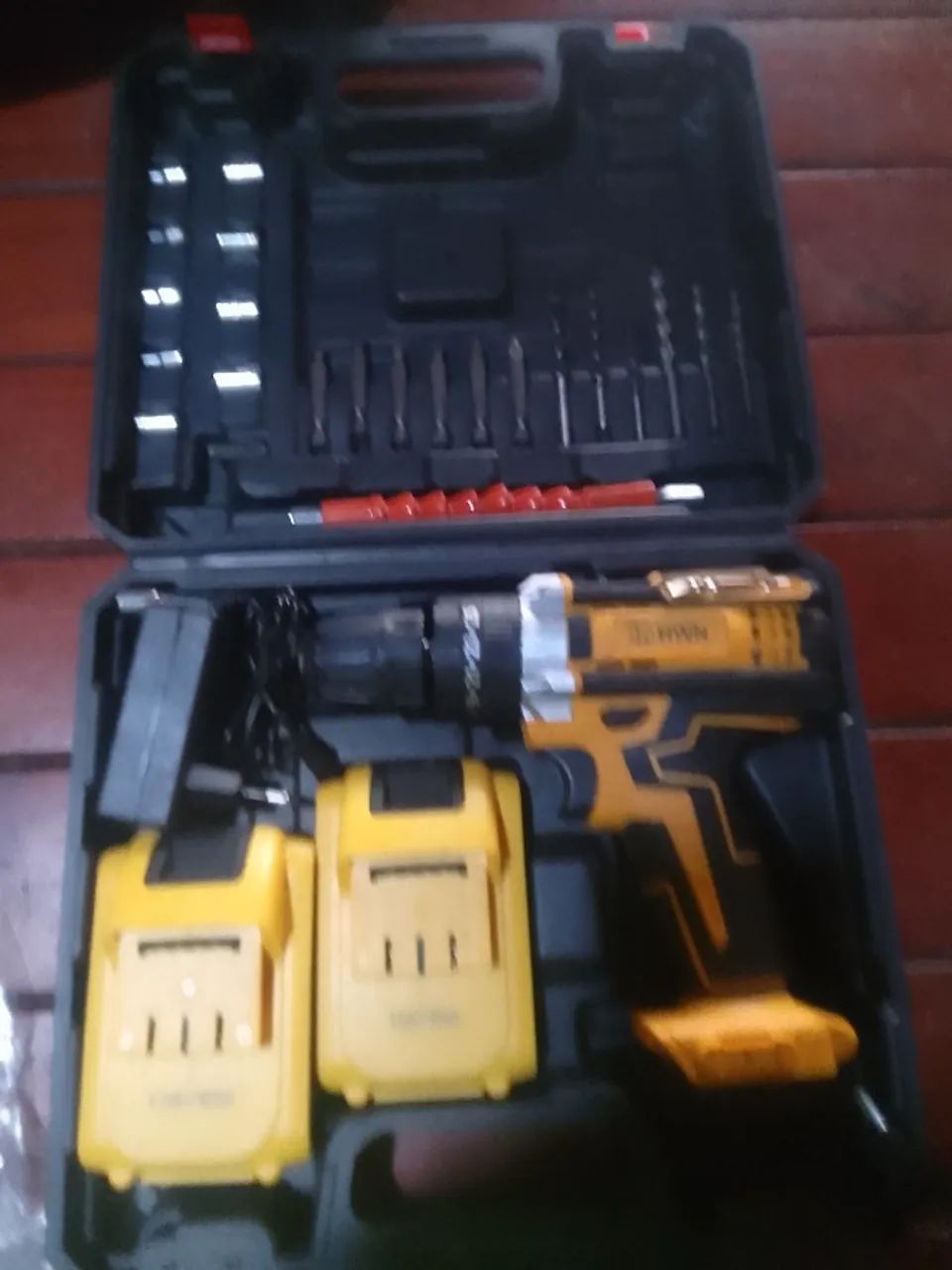 Parafuzadeira nova com 2 baterias  - Foto 3