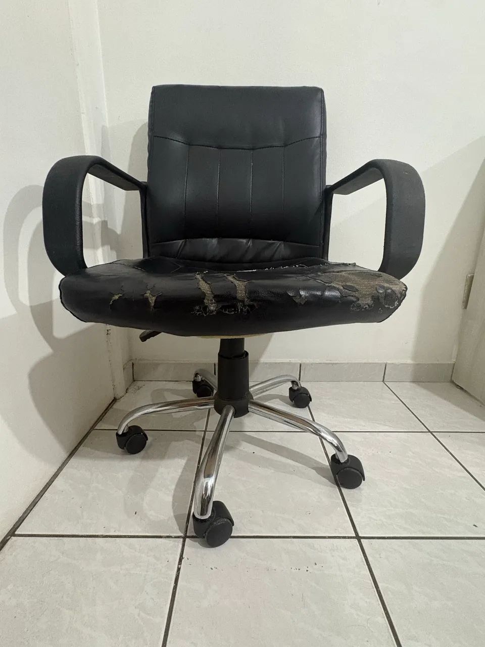 Cadeira estilo escritório.  - Foto 3