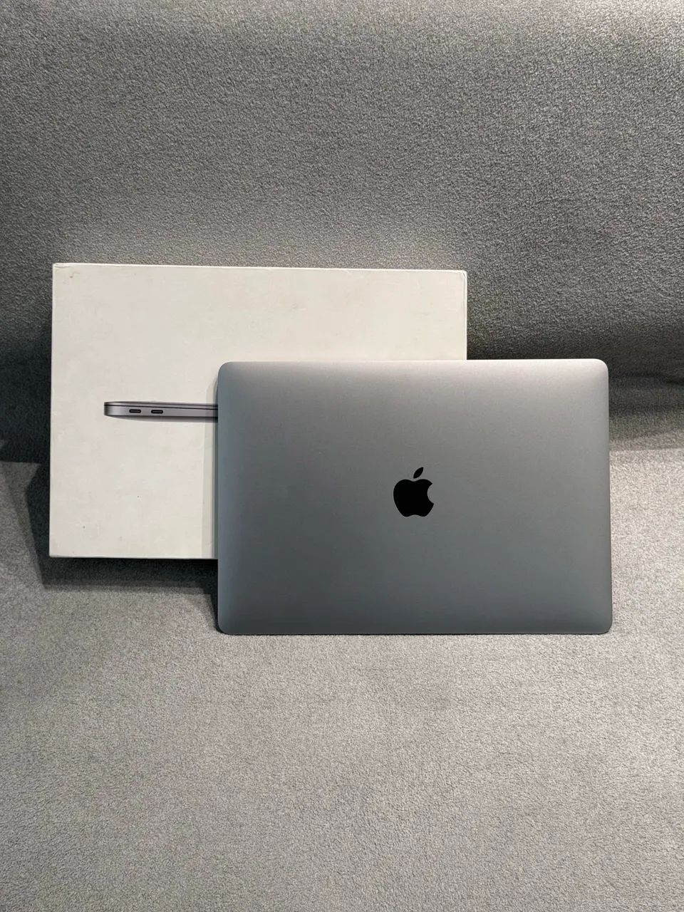 MacBook M1 8GB/256GB
