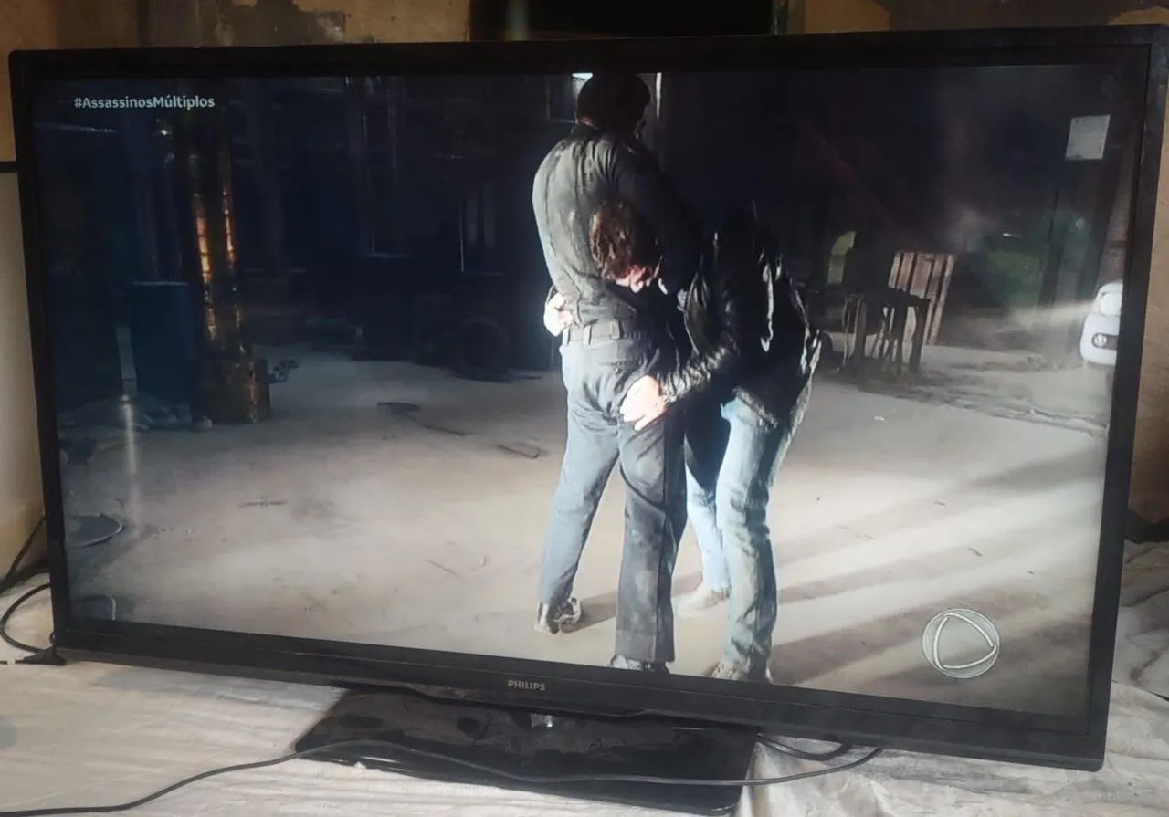 Tv philis nao e smart ja digital sem controle 46 polegadas  - Foto 2