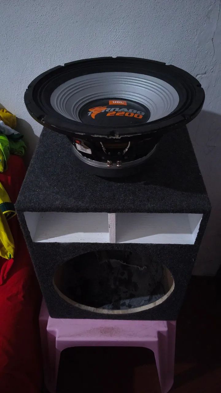 Vendo essa Caixa 15 polegadas de completo só o auto falante quer tem quer trocar a bobina  - Foto 4