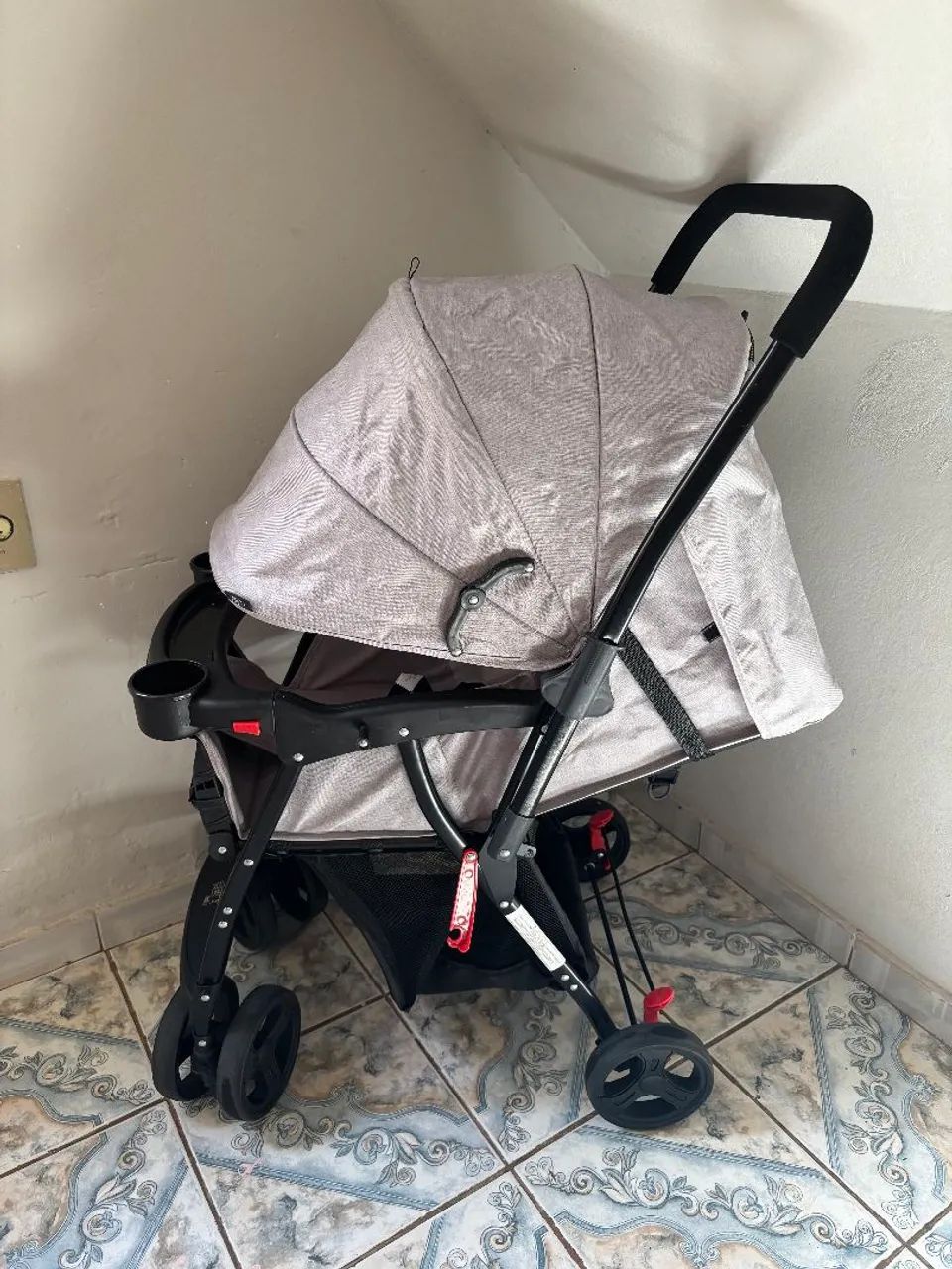Carrinho de bebê alça reversível 