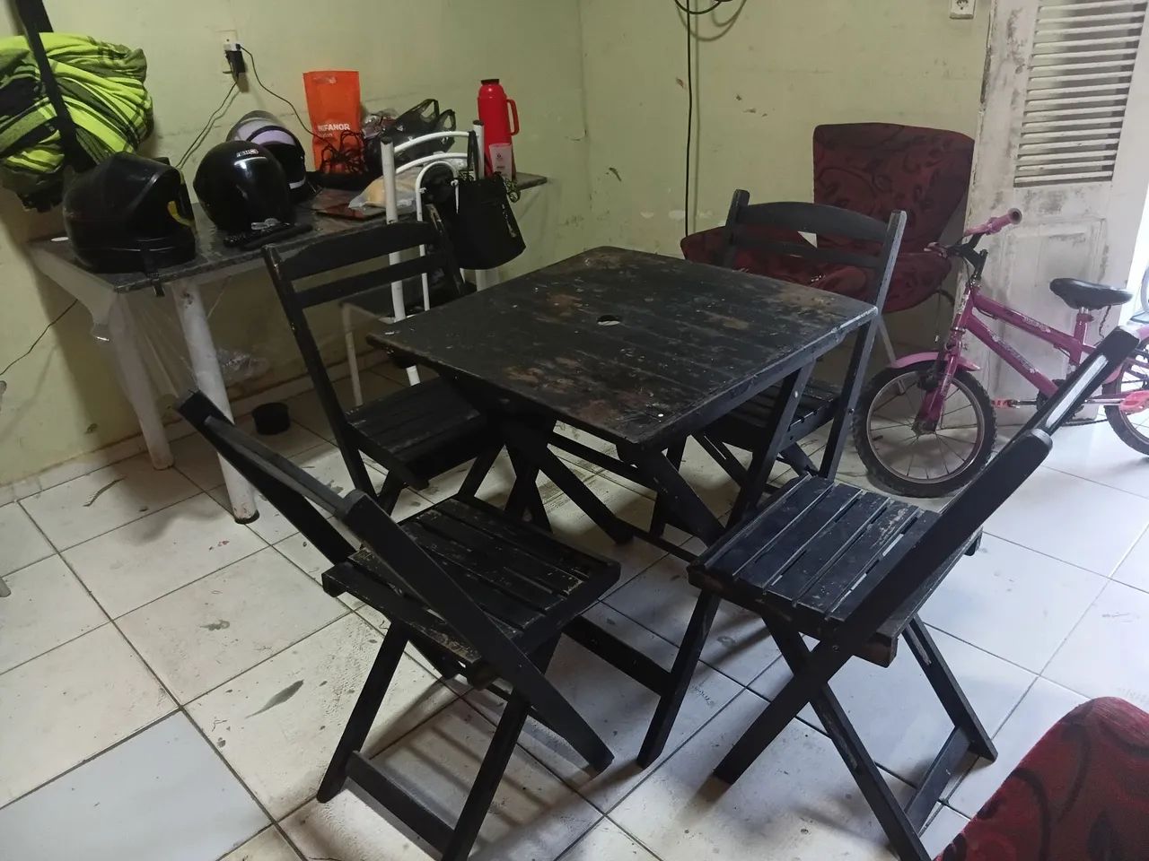 Vendo 2 mesas com 4 cadeiras  - Foto 2