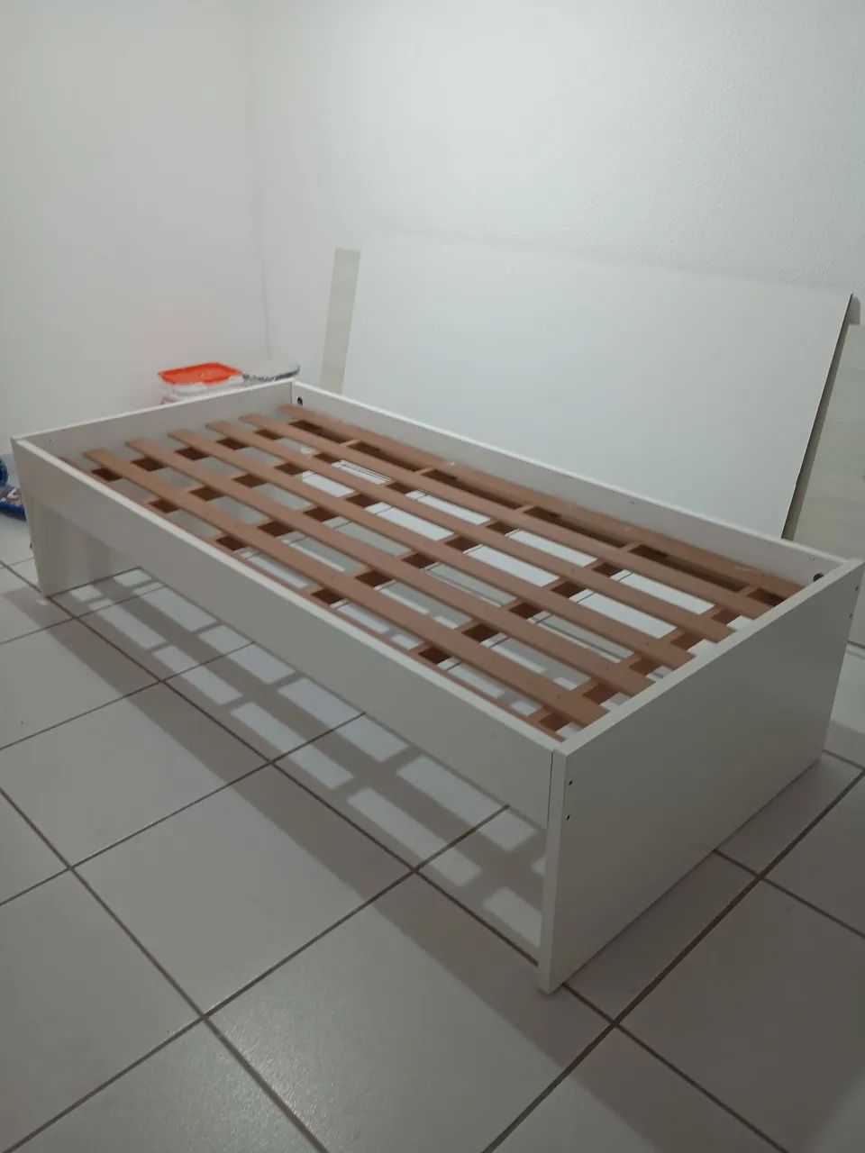 Cama e auxiliar + colchões 
