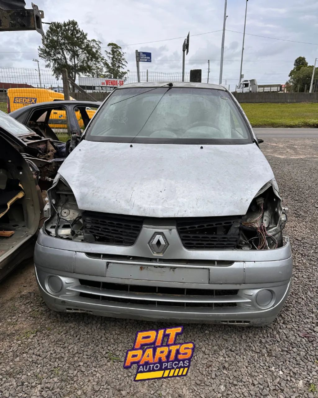 SUCATA RENAULT CLIO 2004 1.0  - Foto 2