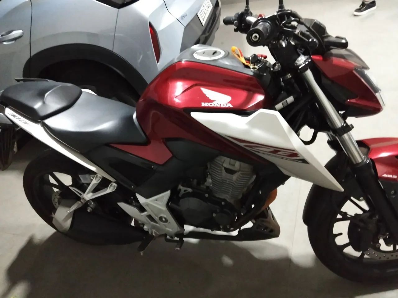 CB300F  - Foto 3