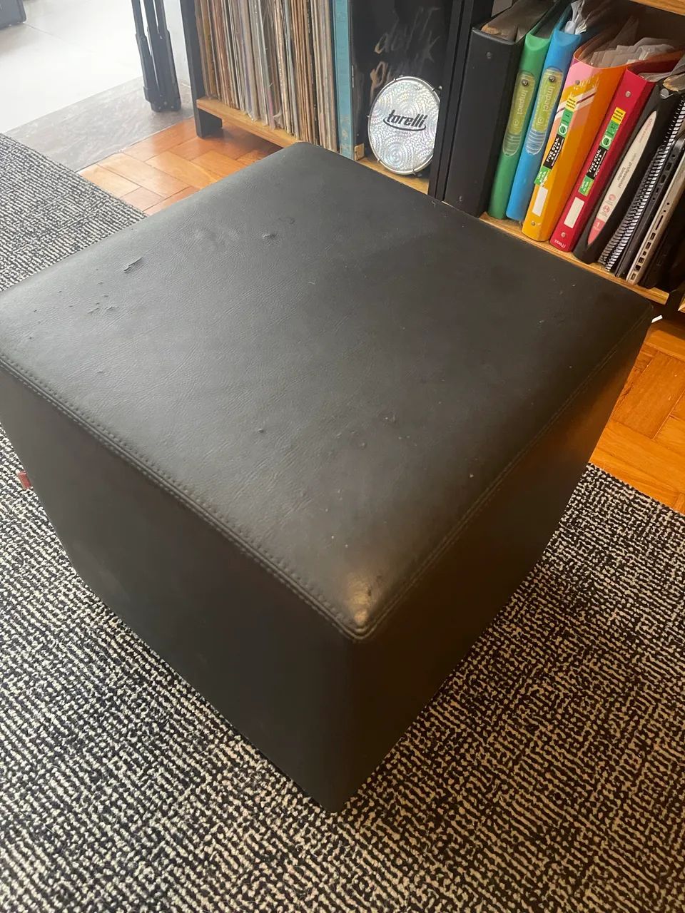 Puff preto formato de cubo - Foto 3