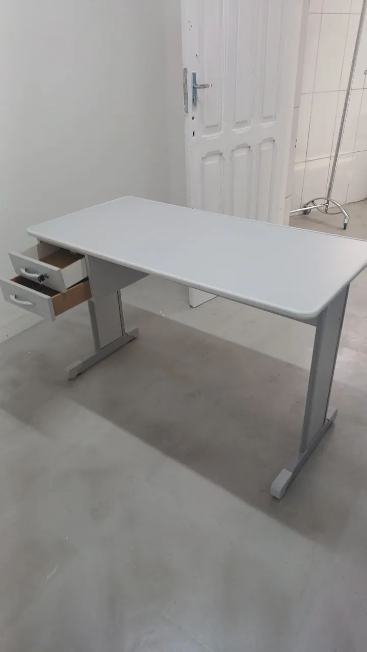 Mesa escrivaninha 1.20 cm com 2 gavetas.( só novas ) - Foto 3