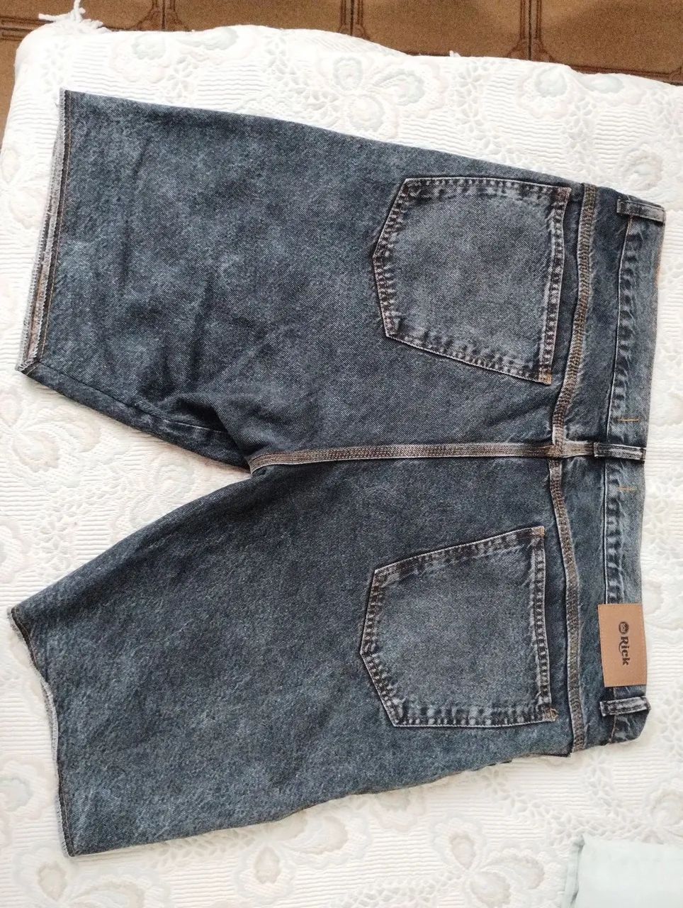 Vendo bermuda jeans preta nova tamanho 52 - Foto 2