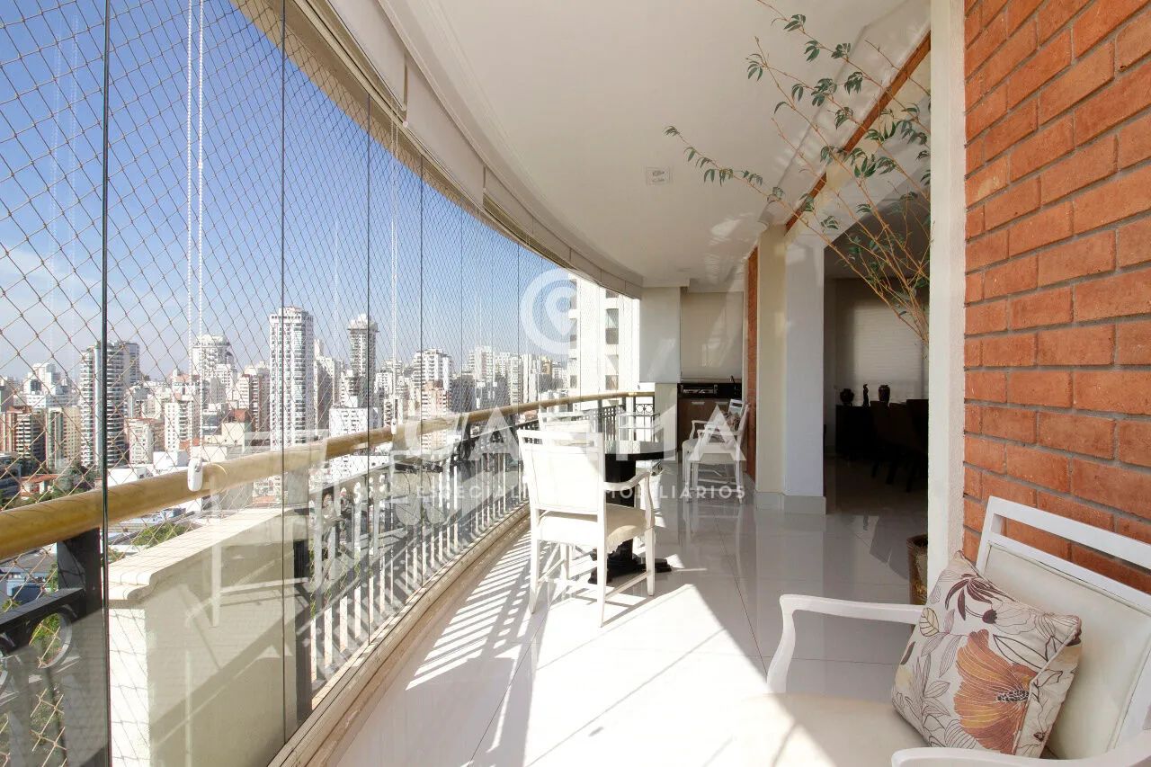 Apartamento com 228m² - 3 suítes, 4 vagas em Perdizes
