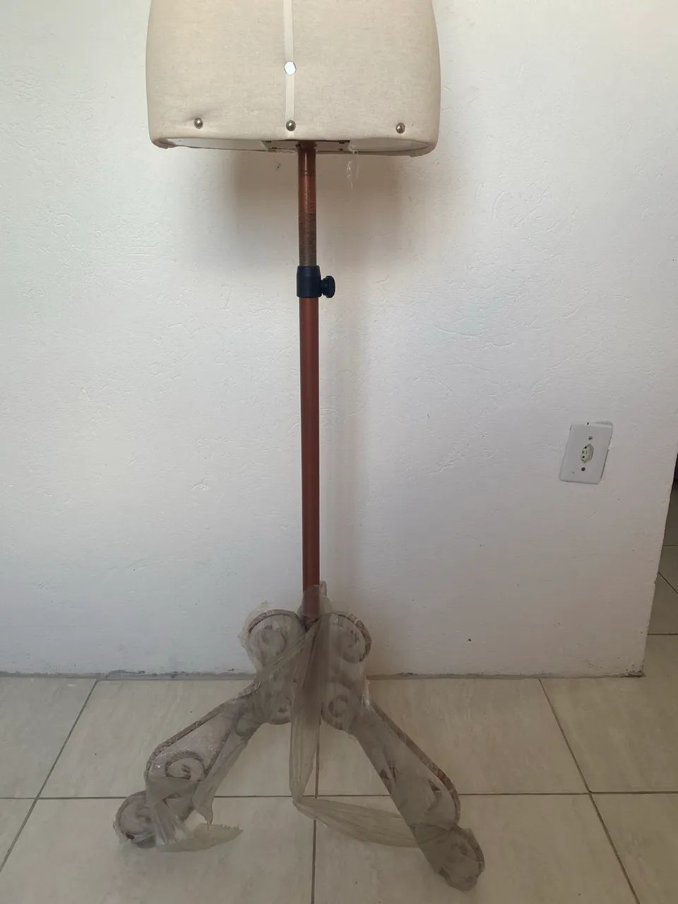 Manequim feminino Busto + Pedestal - Foto 3