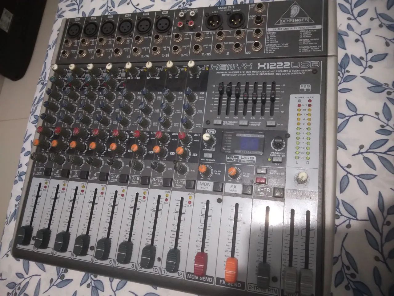 Mesa de som behringer  - Foto 2