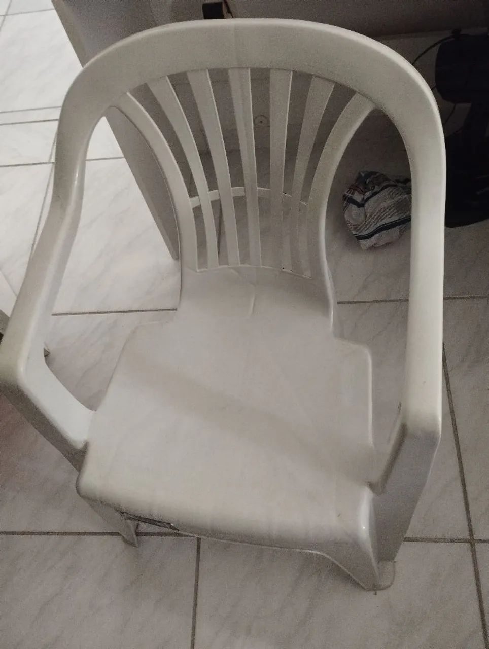 Lavatório de cabeleireiro e 3 cadeiras brancas - Foto 4