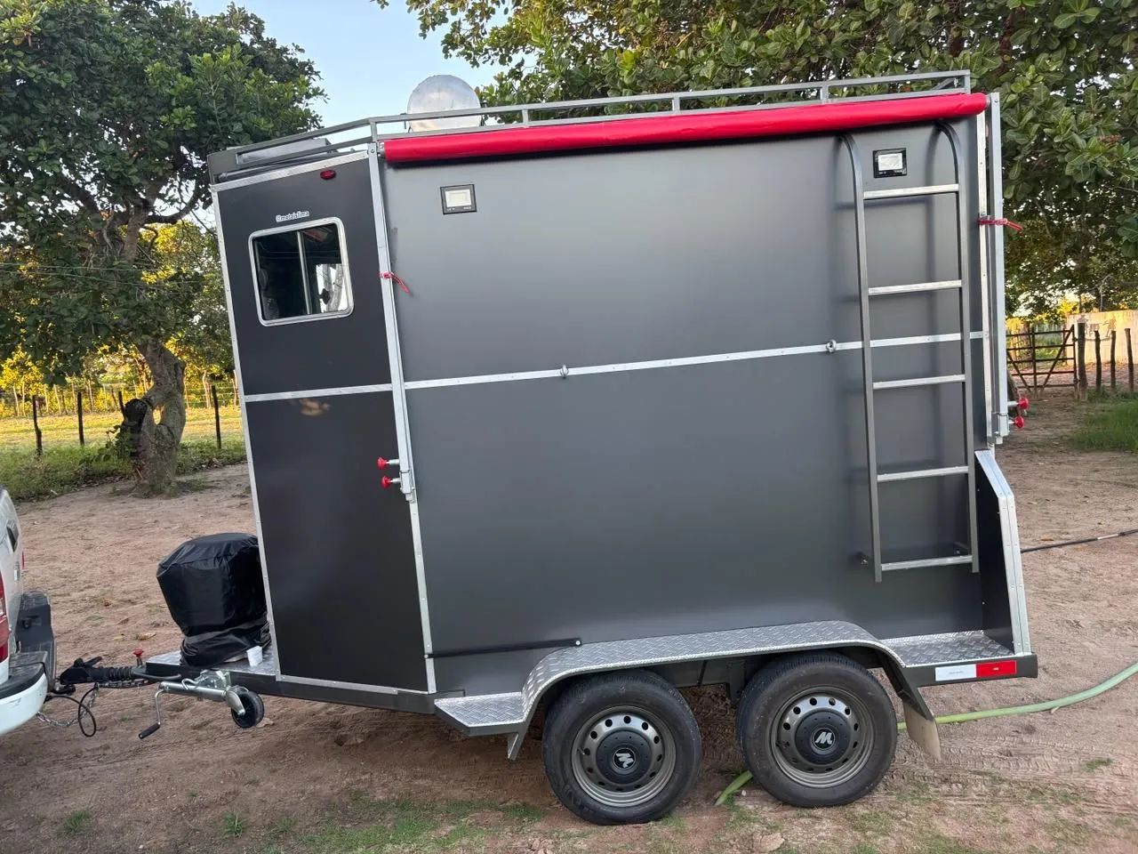 Treiller  de luxo para dois animais 