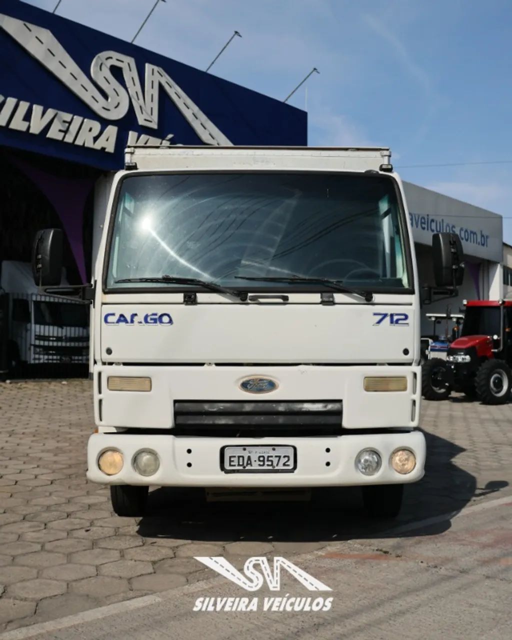 Ford Cargo 712 - Ano: 2011 - Baú - Foto 4