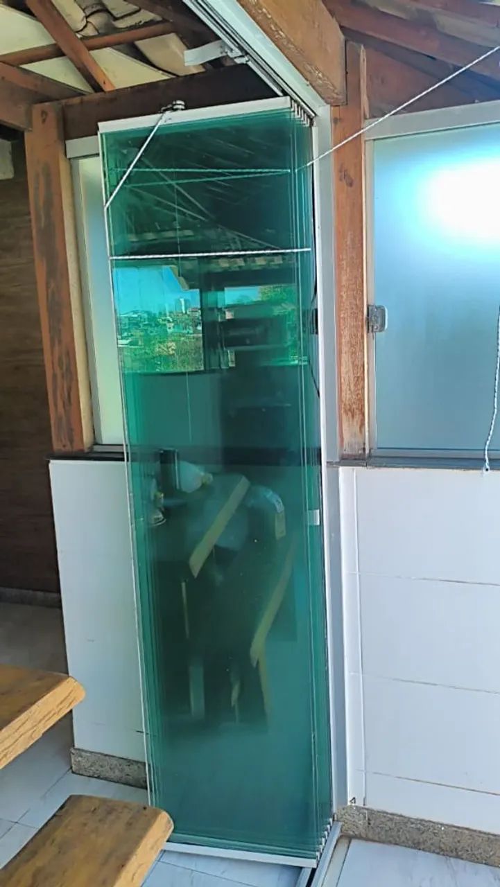 Vende-se cortina de vidro completa só precisa de manutenção