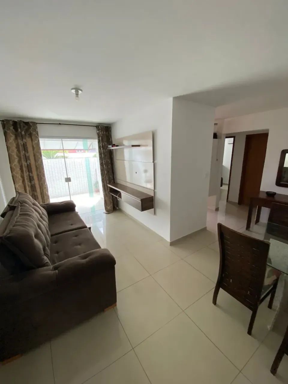 ALUGO APARTAMENTO TERREO COM ÁREA EXTERNA PRIVATIVA - MOBILIADO COM 2 QUARTOS