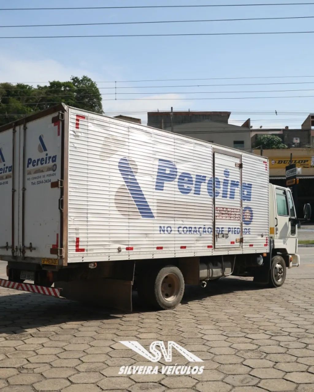 Ford Cargo 712 - Ano: 2011 - Baú - Foto 5