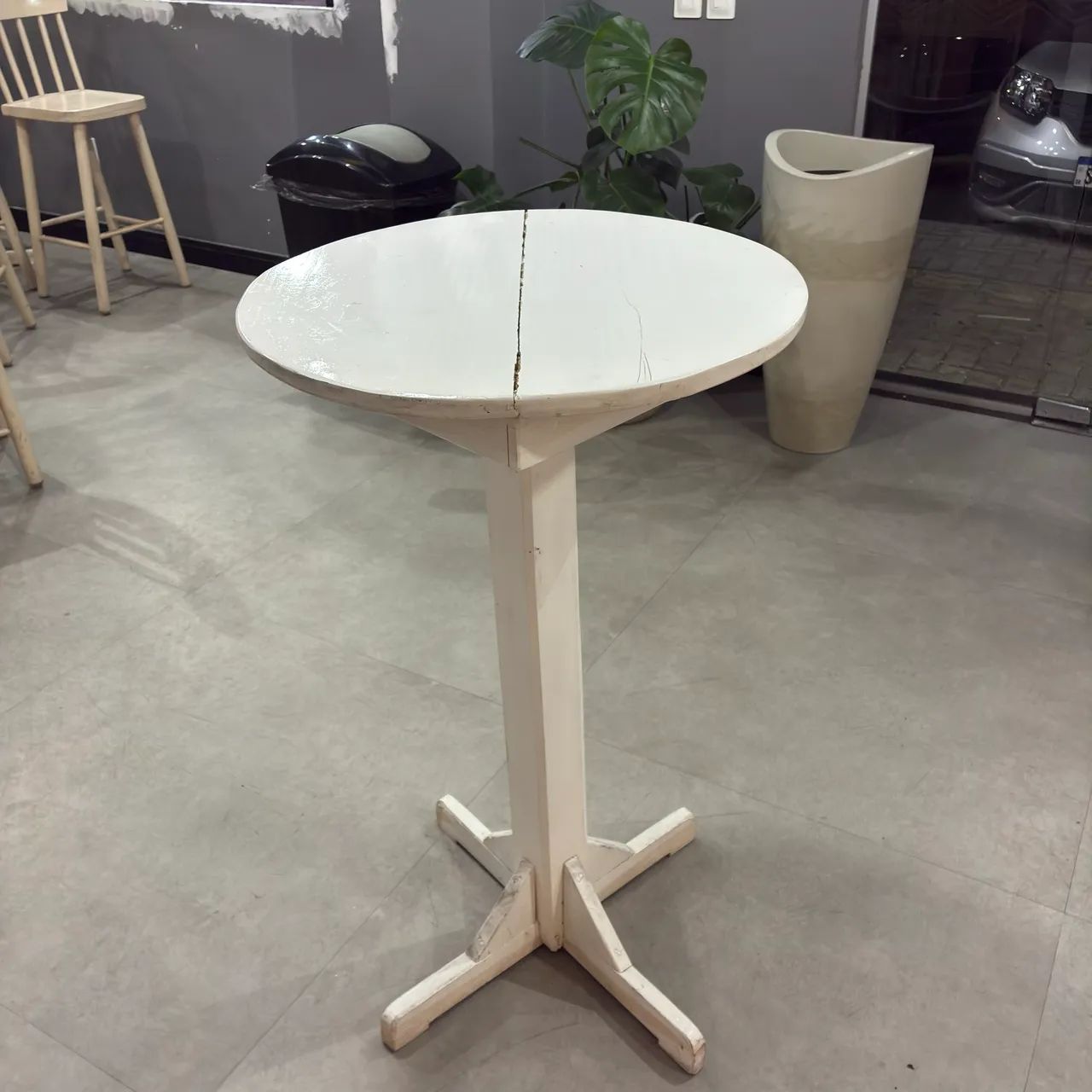 Conjunto Bistrô de Madeira - Mesa Alta + 2 Banquetas - Foto 4