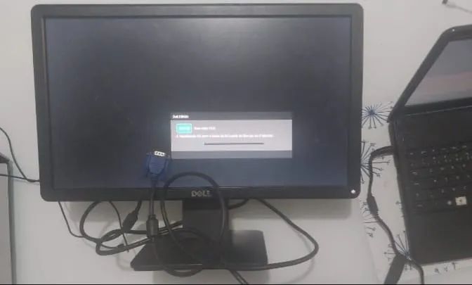 MONITOR DELL 15 POLEGADAS ENTRADA VGA, ACOMPANHA CABO ADAPTADOR  HDMI