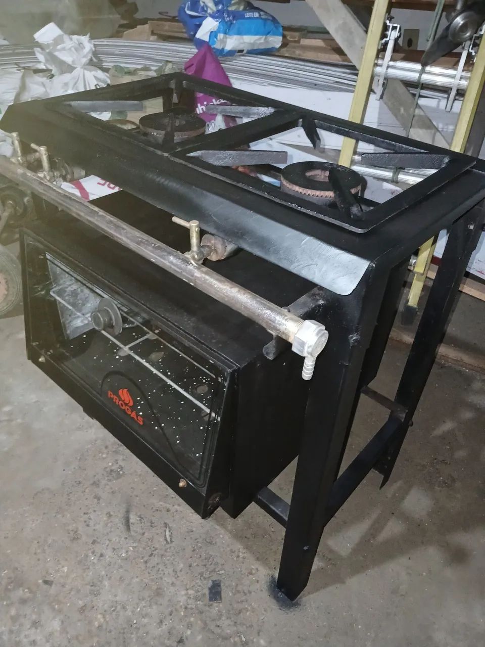 Fogão industrial de 2 bocas e forno, da marca progás, funcionando perfeitamente,valor 800  - Foto 2