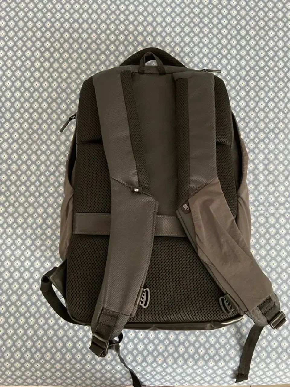 Mochila Forclaz Quechua 16L Executiva - Foto 2
