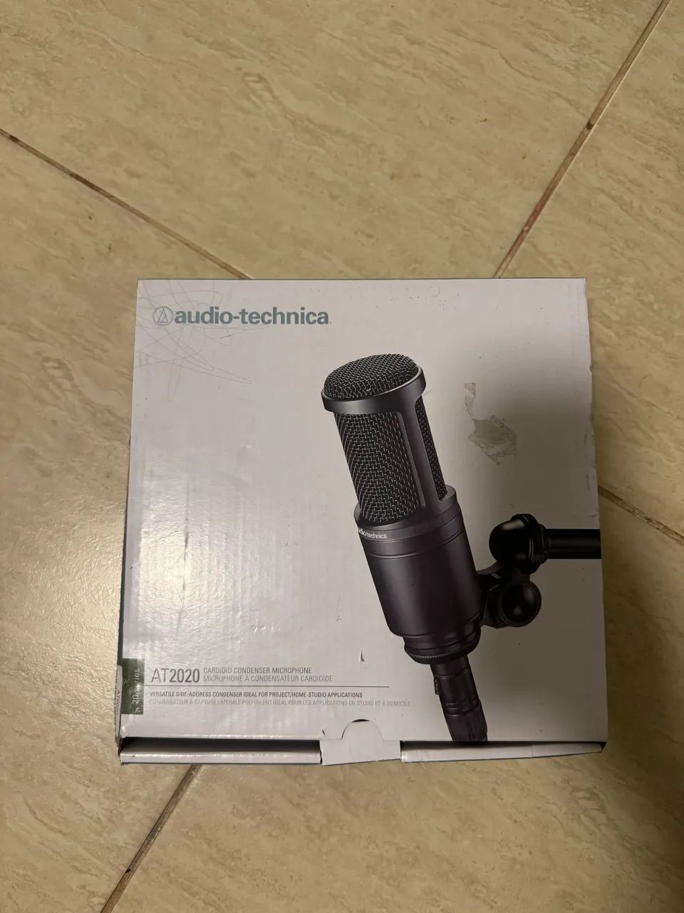 Microfone condensador Áudio Technica AT2020 