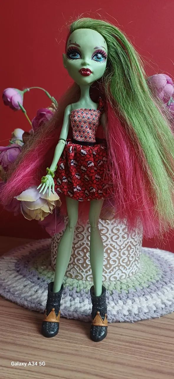 Boneca monster 