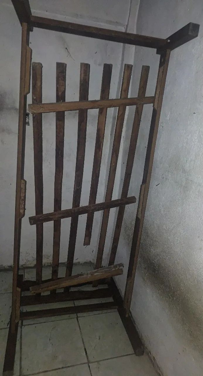 Vendo cama de sucupira solteiro usada   - Foto 3
