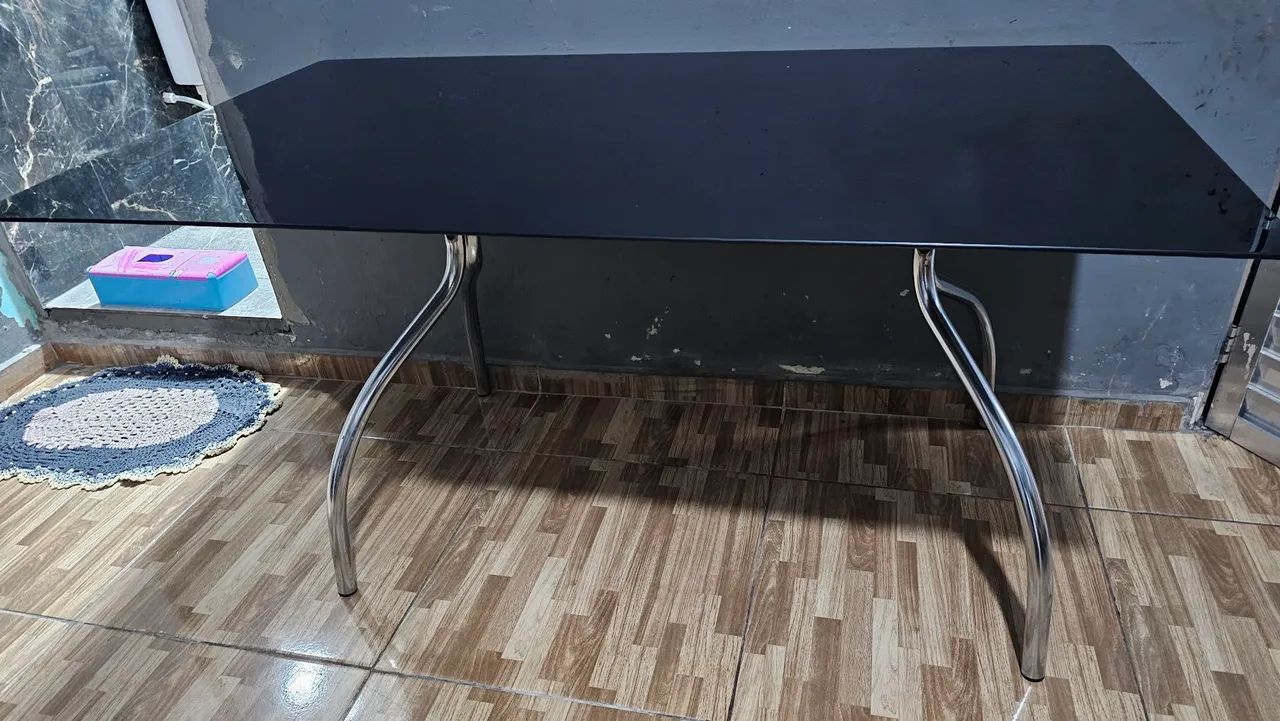Mesa preta vidro