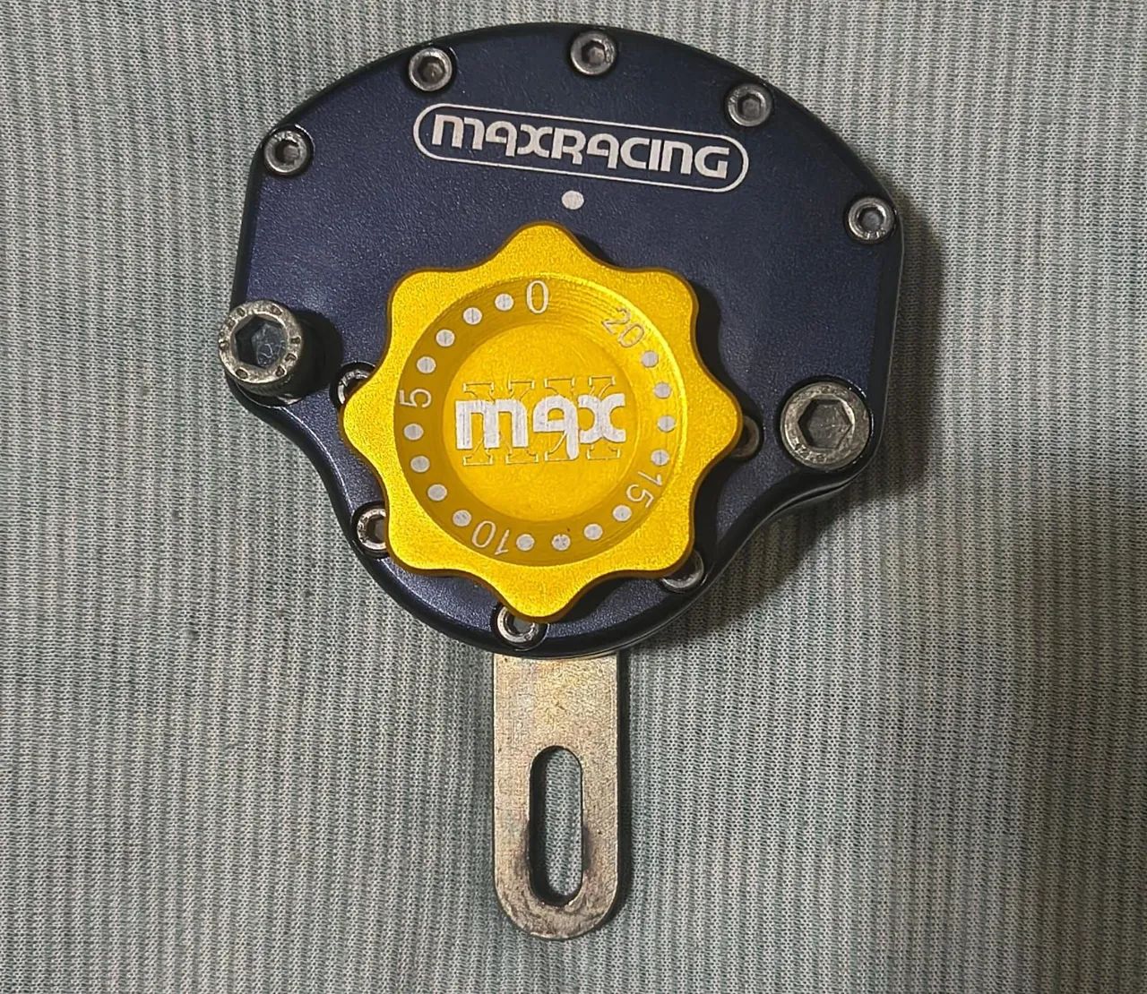 Escapamento e amortecedor de direção 