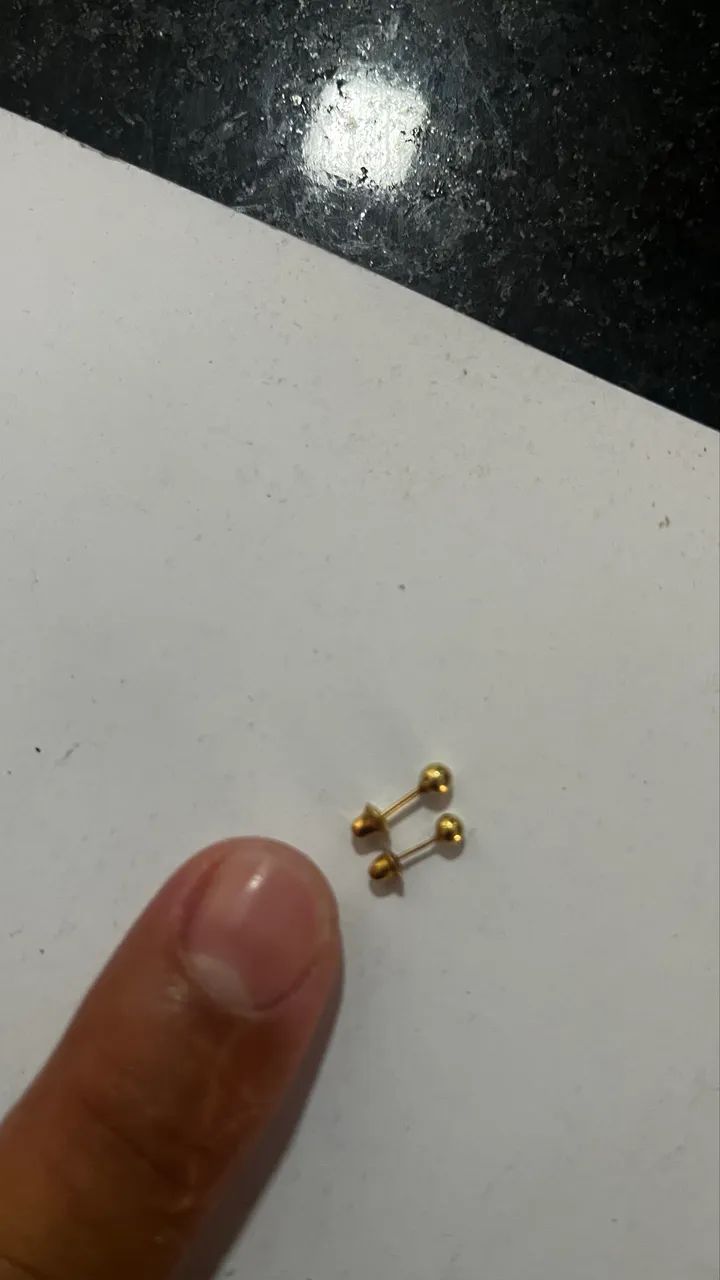 Brinco pequeno de ouro