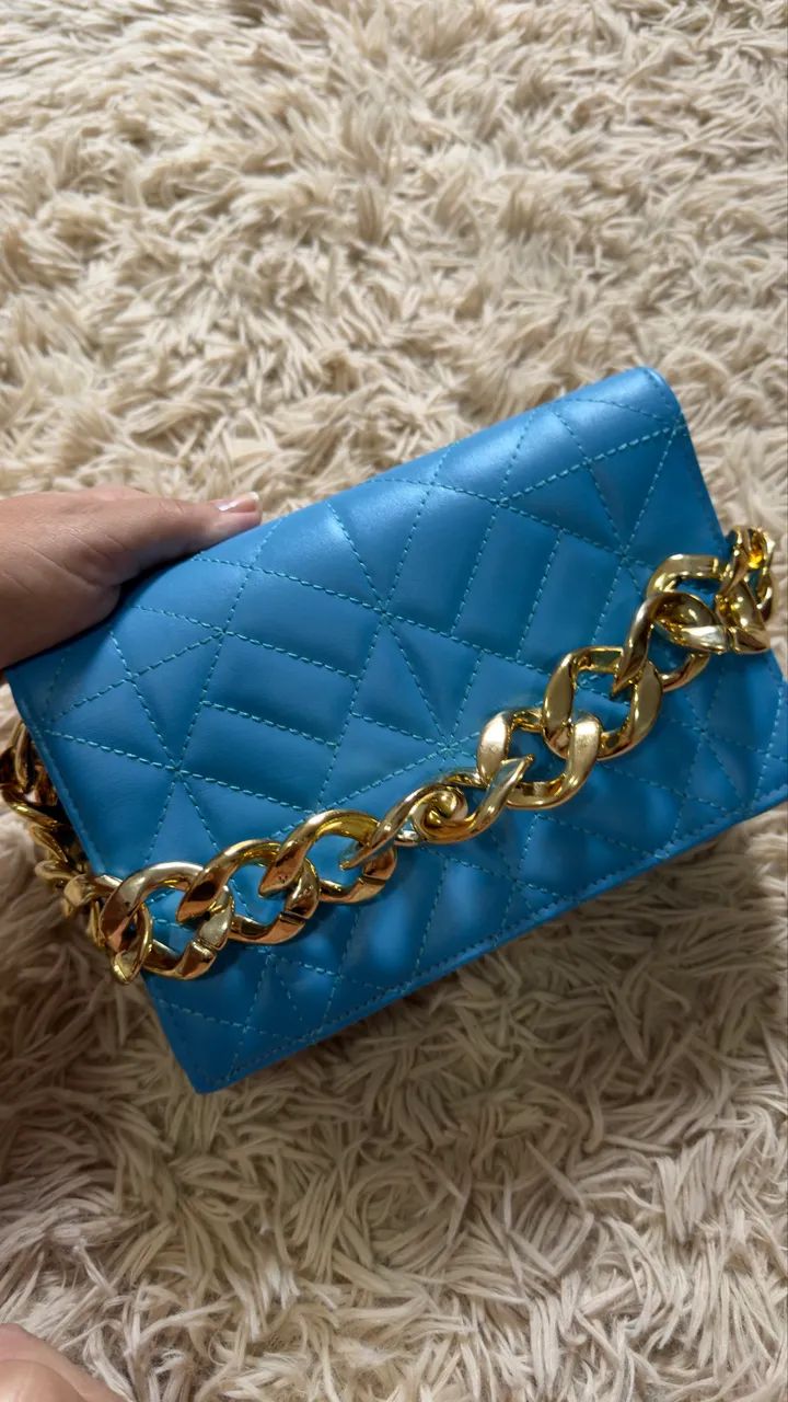 Bolsa azul com corrente dourada  - Foto 2