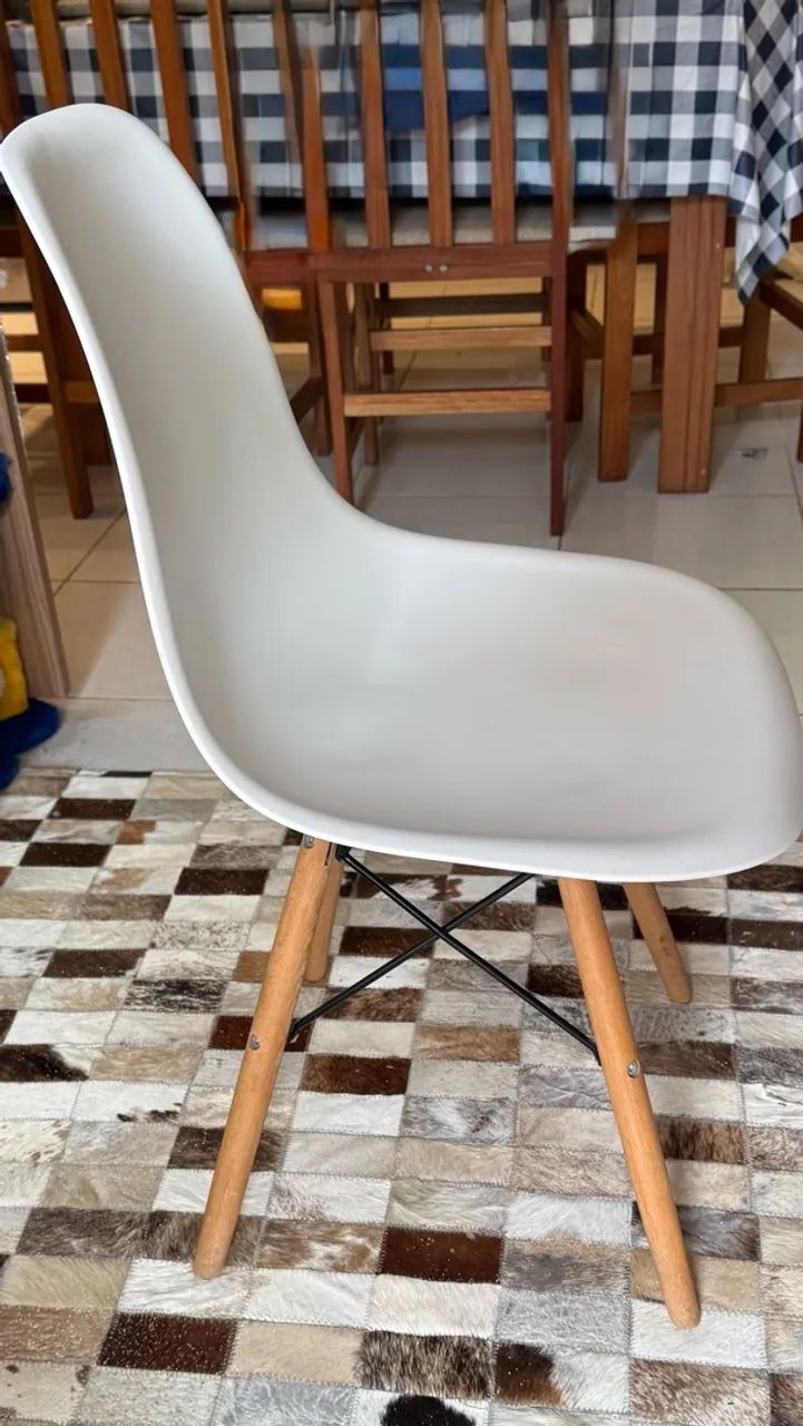 Vendo cadeira Eiffel nunca usada